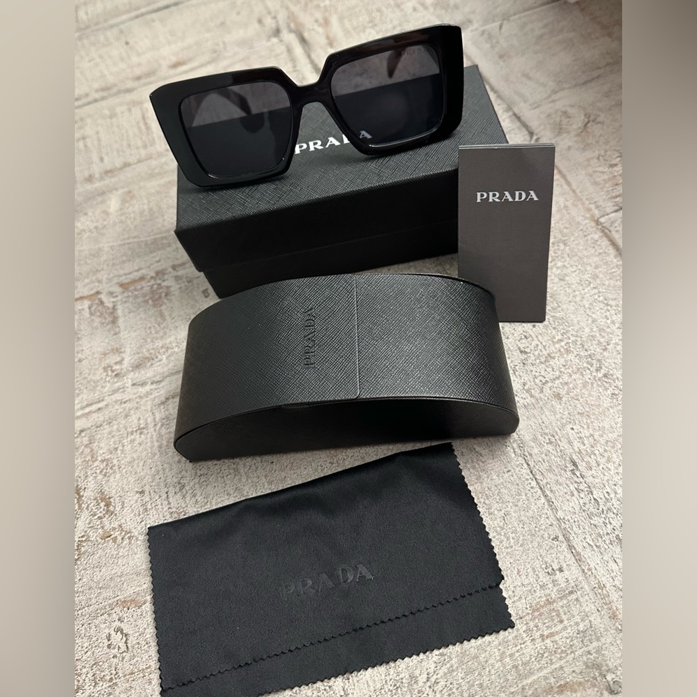Brand NEW 100% Authentic Prada Sunglasses PR23YS 1AB5S0 Black Dark Gray Square
